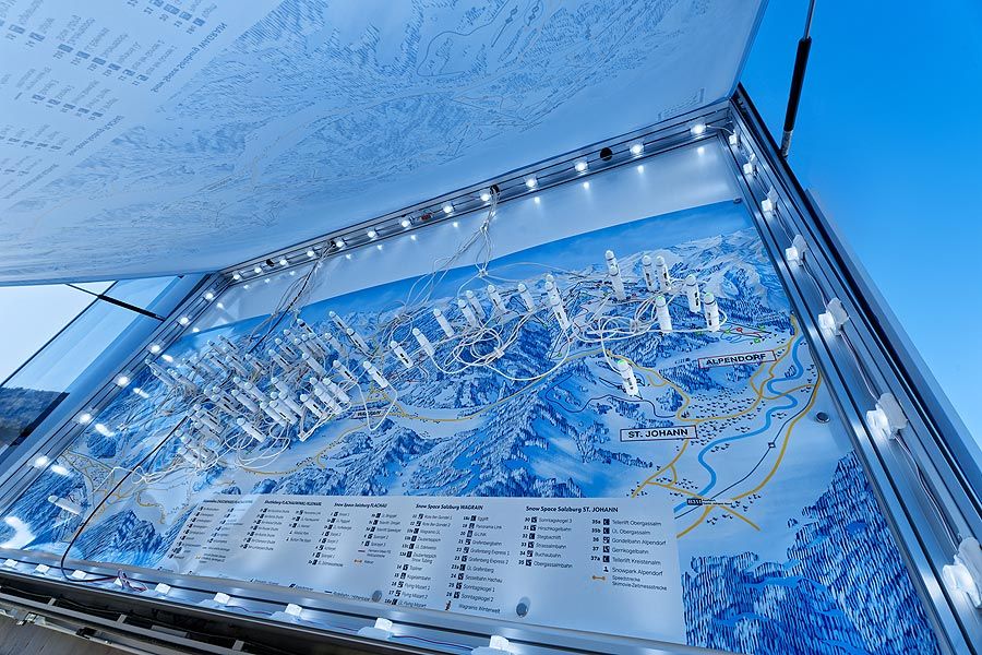 Fertatel: Weltweit erste Panoramatafeln mit magnetisch verschiebbaren LEDs in Snow Space Salzburg