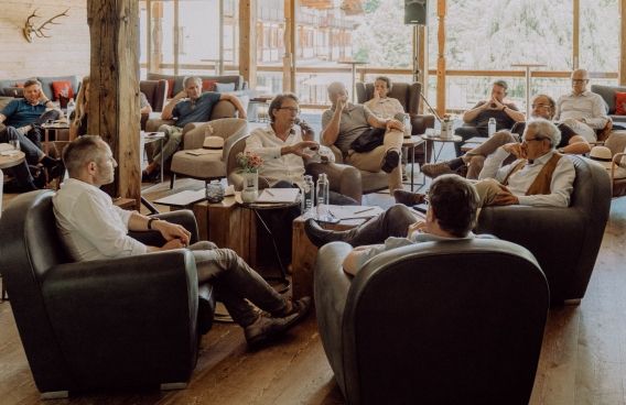Experten diskutieren Erfolgsrezepte für den Alpentourismus der nächsten Generation