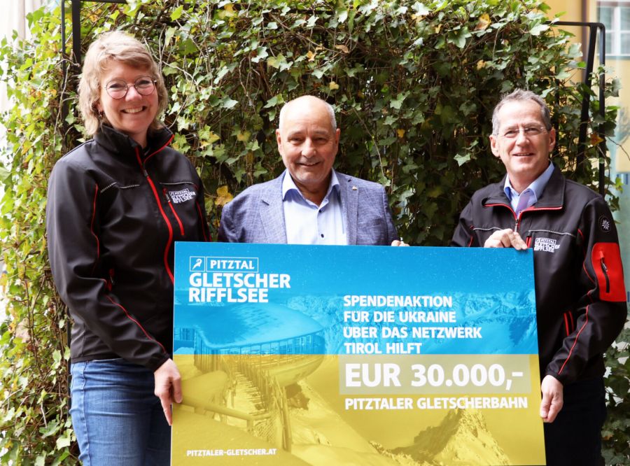 Pitztaler Gletscher: 30.000 EUR für hilfsbedürftige Ukrainer*innen in Tirol