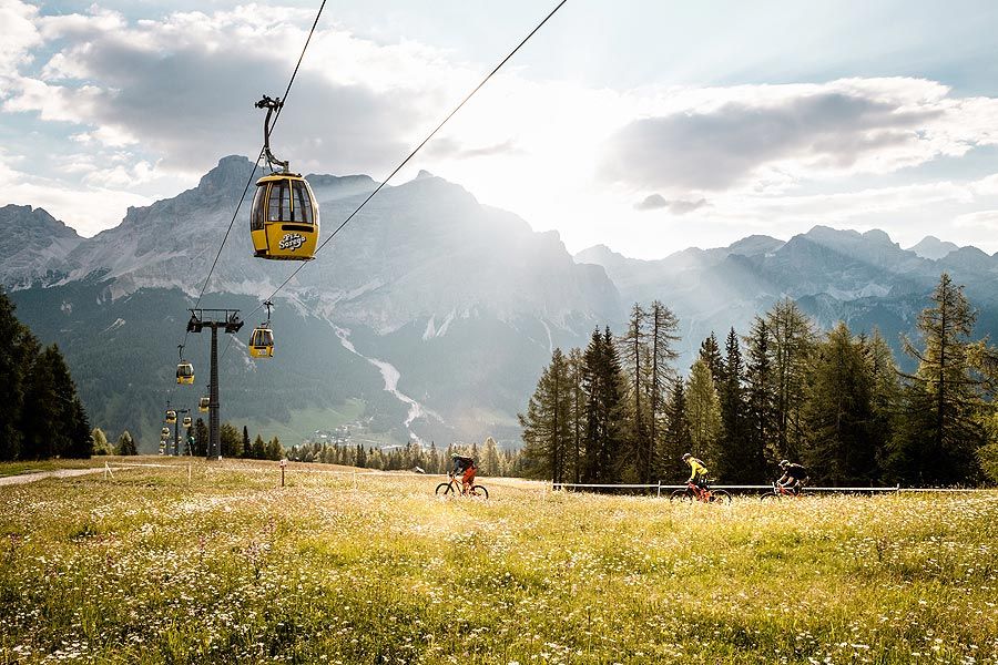 Nachhaltig unterwegs: Alta Badia schafft Anreize für einen autofreien Aufenthalt