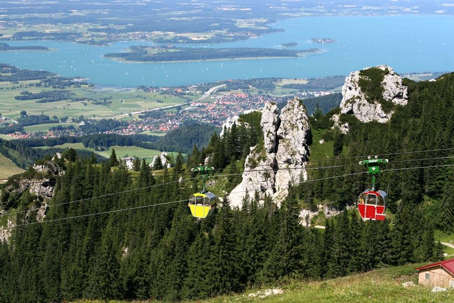 Kampenwandseilbahn: Bau einer kuppelbaren 8er-Kabinenbahn genehmigt