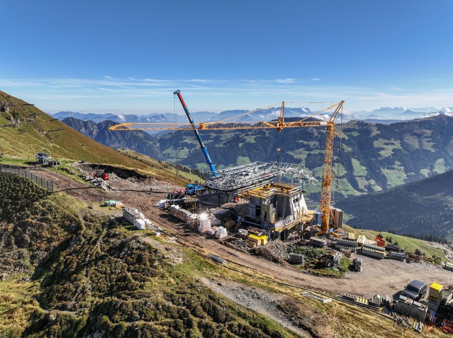 Alpbach: Baufortschritt Hornbahn 2000