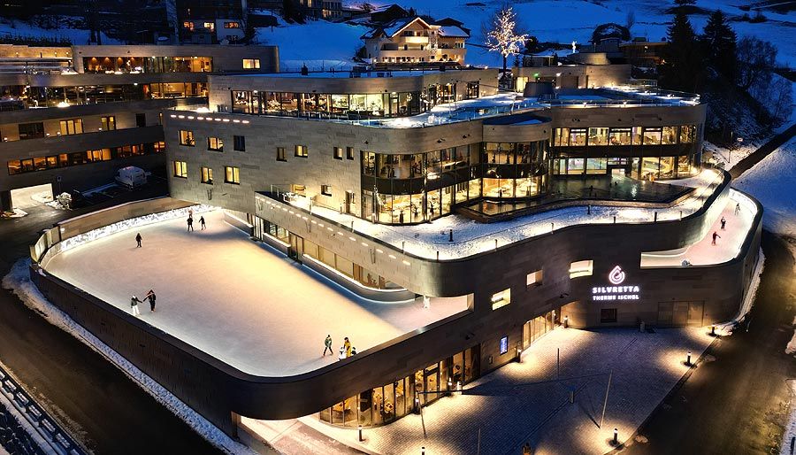 Neue Eislaufbahn rund um die Silvretta Therme in Ischgl eröffnet