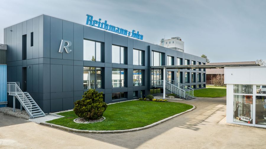 Reichmann investiert nachhaltig in neuen Carport mit Photovoltaikanlage 
