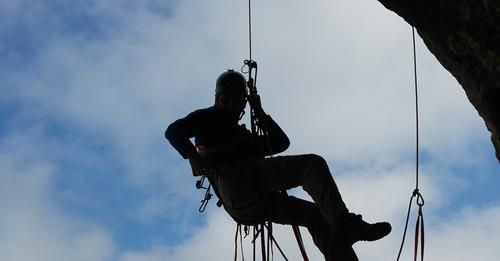 TÜV AUSTRIA zertifiziert Seilbahnsystem für Bergrettungseinsätze