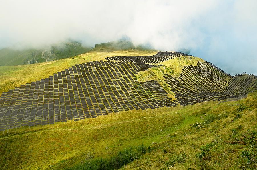 IWB : Alpine Solaranlage auf Käserstatt im Skigebiet Meiringen-Hasliberg