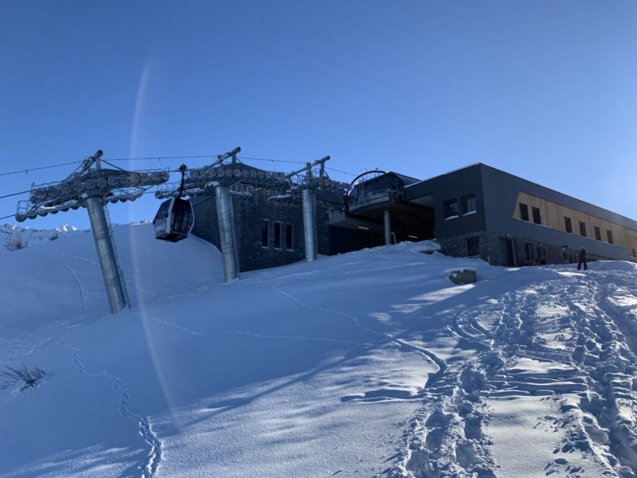 Französische Skigebiete investierten im Jahr 2023 546 Mio. €.