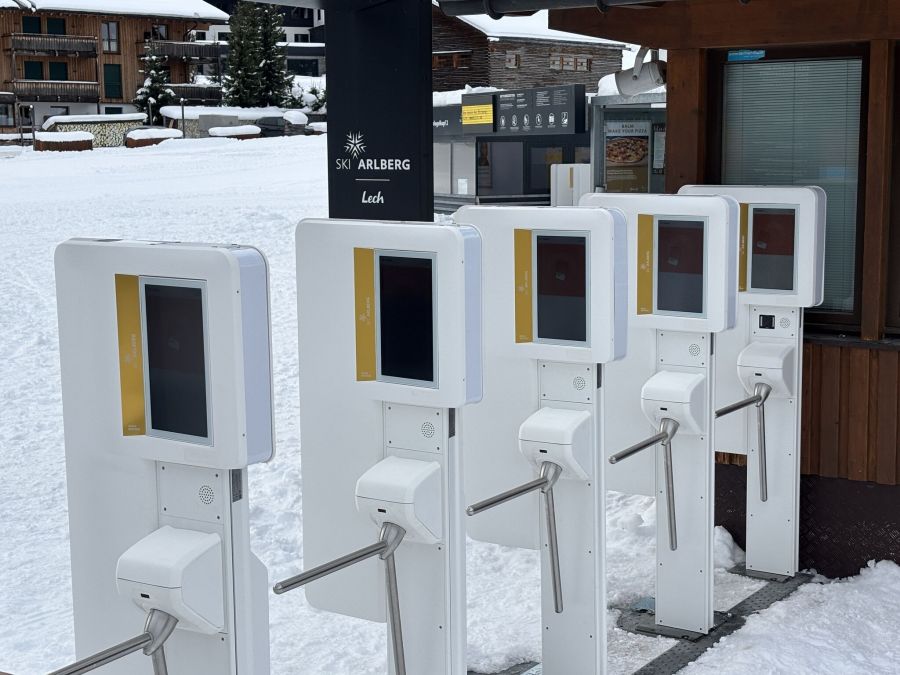 Arlberg: Fast 90 neue Axess Alpha Gates 700 in der „White Beauty – Gold Edition“