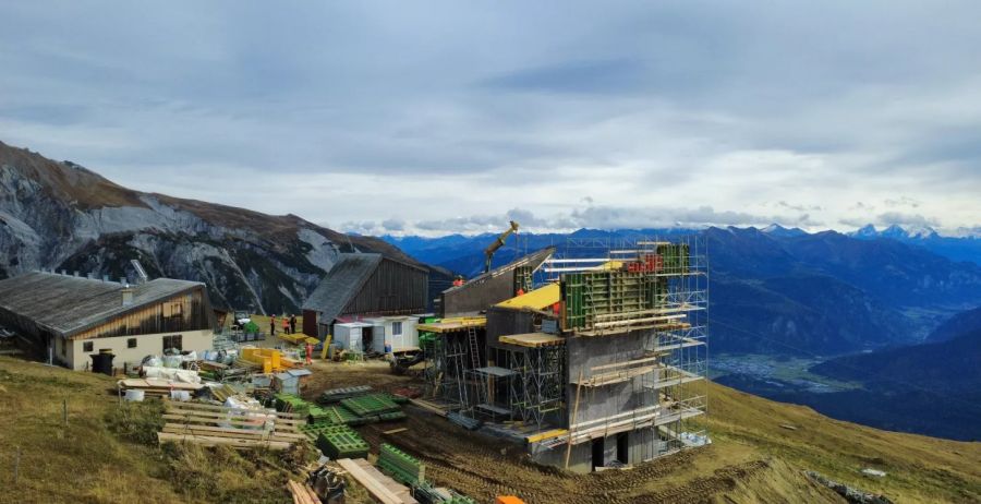 Bartholet: Fidaz-Milchseilbahn - Eins der ersten RopeTwin-Projekt der Schweiz