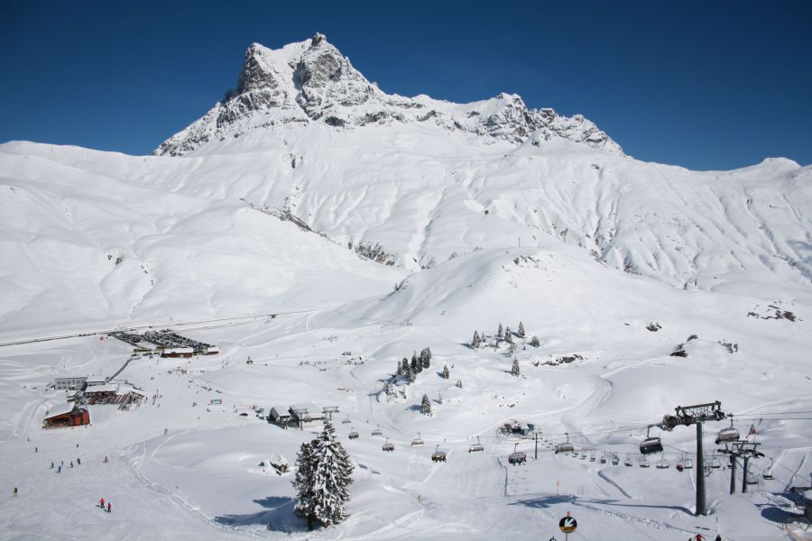 Lech/Schröcken: “Der Goldene Ring”: Neue Ski-Challenge ergänzt das Rundenerlebnis im Skigebiet