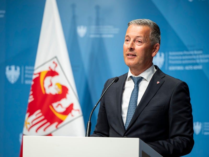 Südtirol: Land erlaubt schwimmende Photovoltaikpaneele auf Speicherteichen