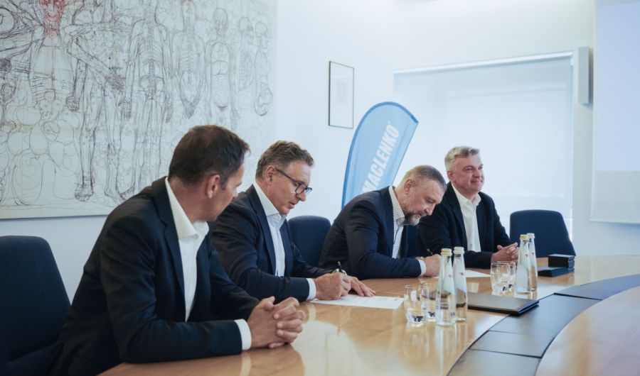 DEMACLENKO Großauftrag: Vertragsunterzeichnung Beschneiungsanlage GORO Mountain Resort