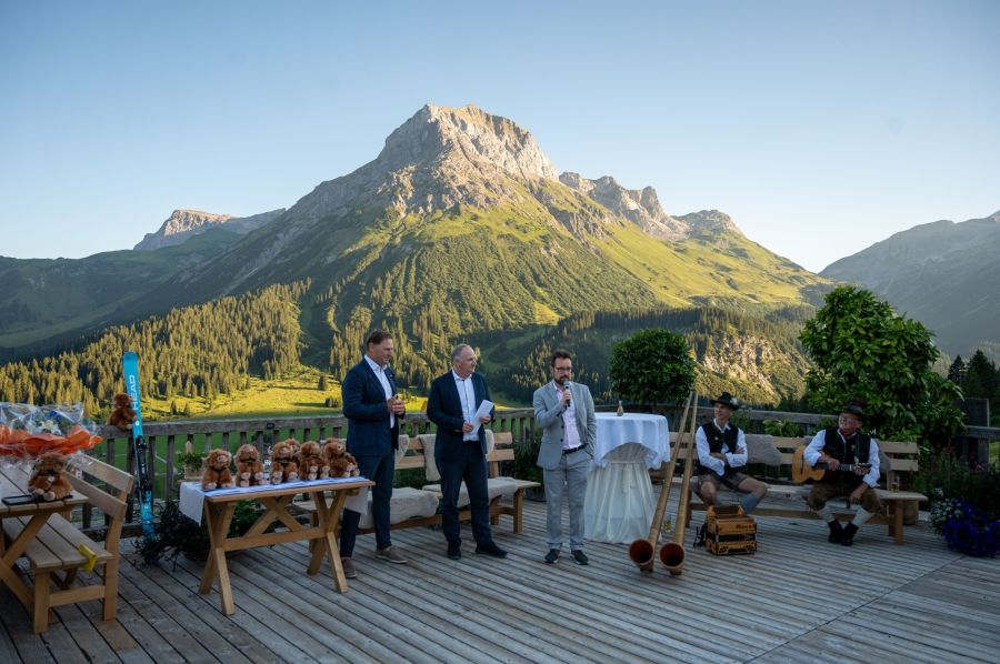 Sommerfest der Lech Bergbahnen AG: Ehrungen für Jubilare und Pensionierte 