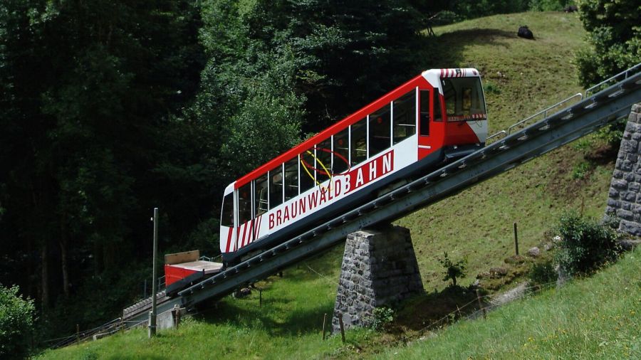 Kanton Glarus sichert Liquidität der Braunwald-Standseilbahn AG