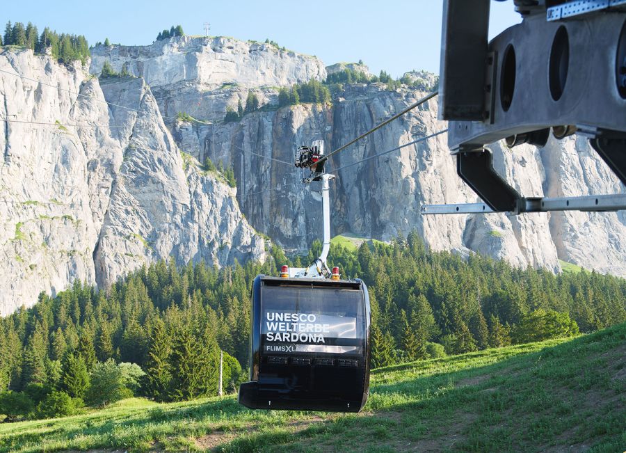Bartholet: Flims Laax - die neue Milchseilbahn Crap da Flem