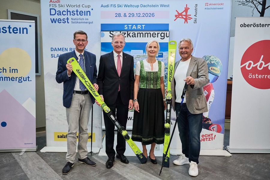 Gemeinsamer Endspurt für ersten Audi FIS Damen Skiweltcup in Dachstein West