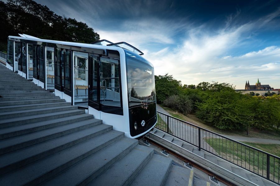 Garaventa: Modernisierte Prager Petřín-Standseilbahn wieder in Betrieb